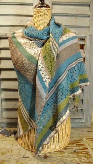 Preview: Invero Dreiecktuch Kyra Düne, reine Merinowolle